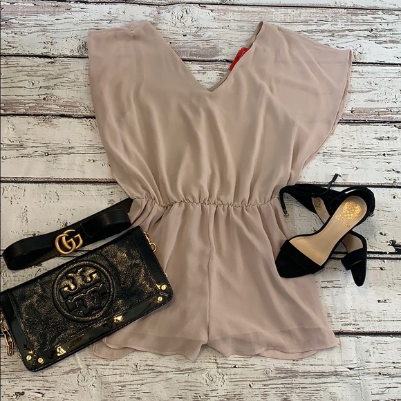 AKIRA Other - 🌙Akira elastic waist romper